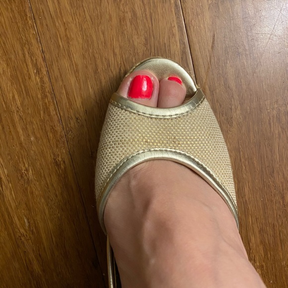 Expressions gold wedge shoes size 7 - Picture 5 of 5